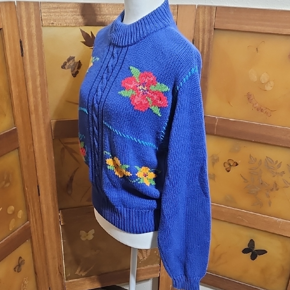 Vintage Blue Floral Turtleneck Sweater - Picture 9 of 11